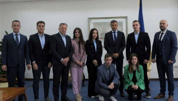 Novalić i Zukić primili članove Robotičke reprezentacije BiH: Podrška mladim talentima