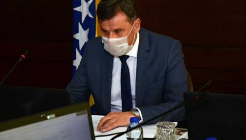 Novalić: Medijski radnici moraju ući u prioritet za vakcinisanje