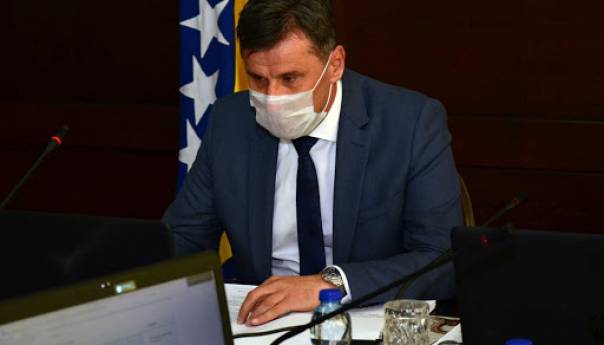 Novalić: Medijski radnici moraju ući u prioritet za vakcinisanje