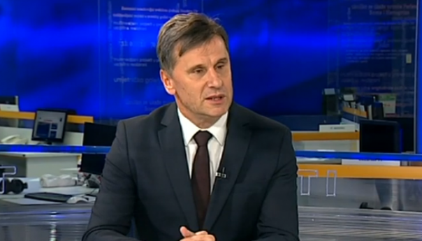 Novalić: Minimalna plata i 700 KM, ako se usvoje zakoni o doprinosima