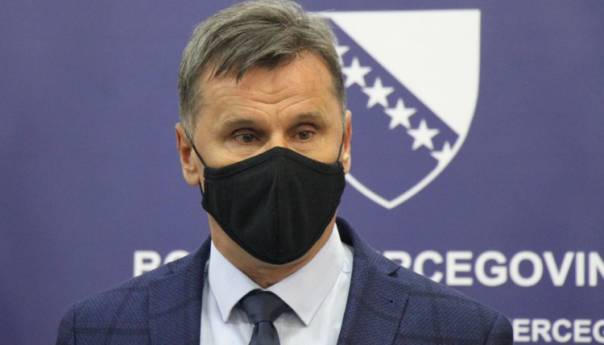 Novalić: Nećemo ići u zatvaranje, poštujte mjere i vakcinišite se