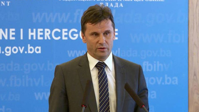 Novalić: Neka Božić donese sreću, mir i zadovoljstvo