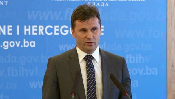 Novalić: Neka Božić donese sreću, mir i zadovoljstvo