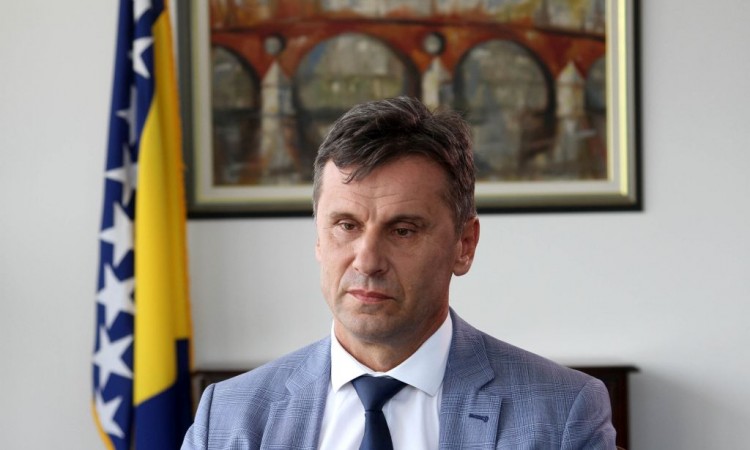 Novalić: Neka Božić podsjeti na važnost međusobnog razumijevanja i podrške