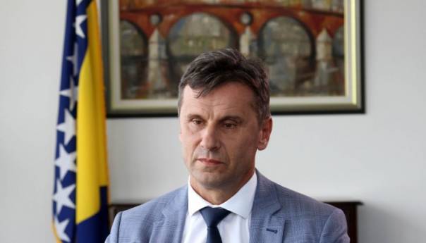 Novalić: Neka Božić podsjeti na važnost međusobnog razumijevanja i podrške
