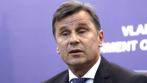Novalić: Neka pravoslavnim vjernicima Božić donese radost i napredak