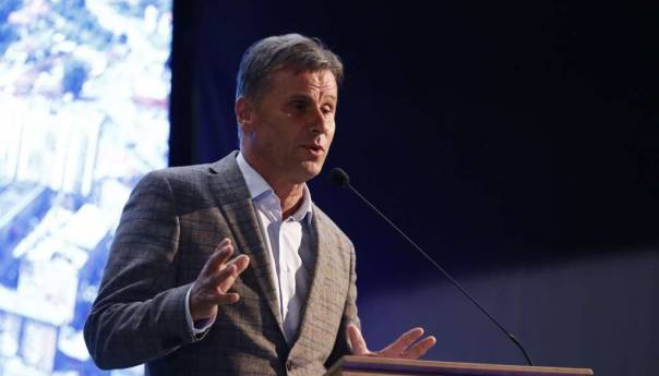 Novalić: Nije moguće prekrojiti historiju proslavama neustavnih praznika