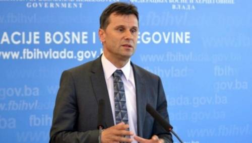 Novalić: Novinari su na prvoj liniji borbe protiv koronavirusa