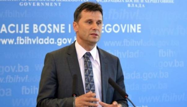 Novalić: Novinari su na prvoj liniji borbe protiv koronavirusa