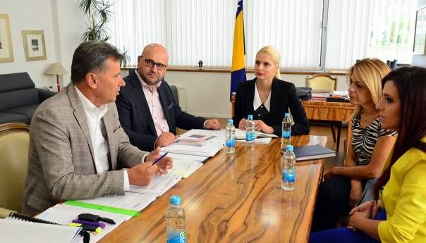 Novalić održao sastanak o uspostavljanju servisnih centara u FBiH