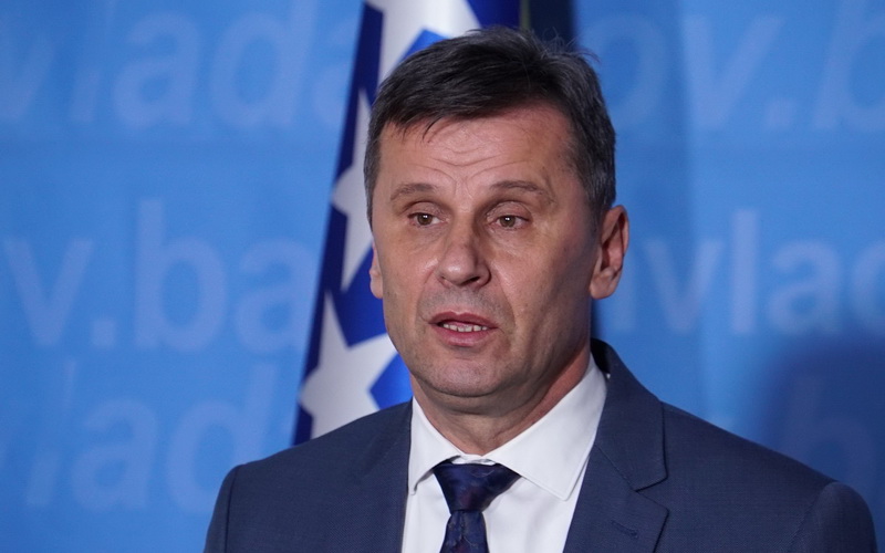 Novalić: Osiguran novac za automobile ratnim vojnim invalidima
