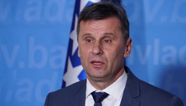 Novalić: Osiguran novac za automobile ratnim vojnim invalidima