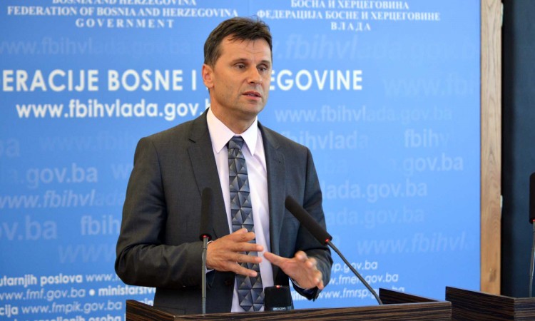 Novalić: Plate smanjiti počev od mene, predsjednik Sindikata ima 3000 KM