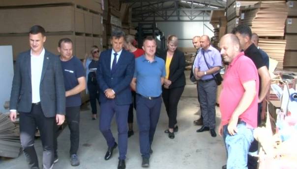 Novalić posjetio Čelić, obećana pomoć u sanaciji štete