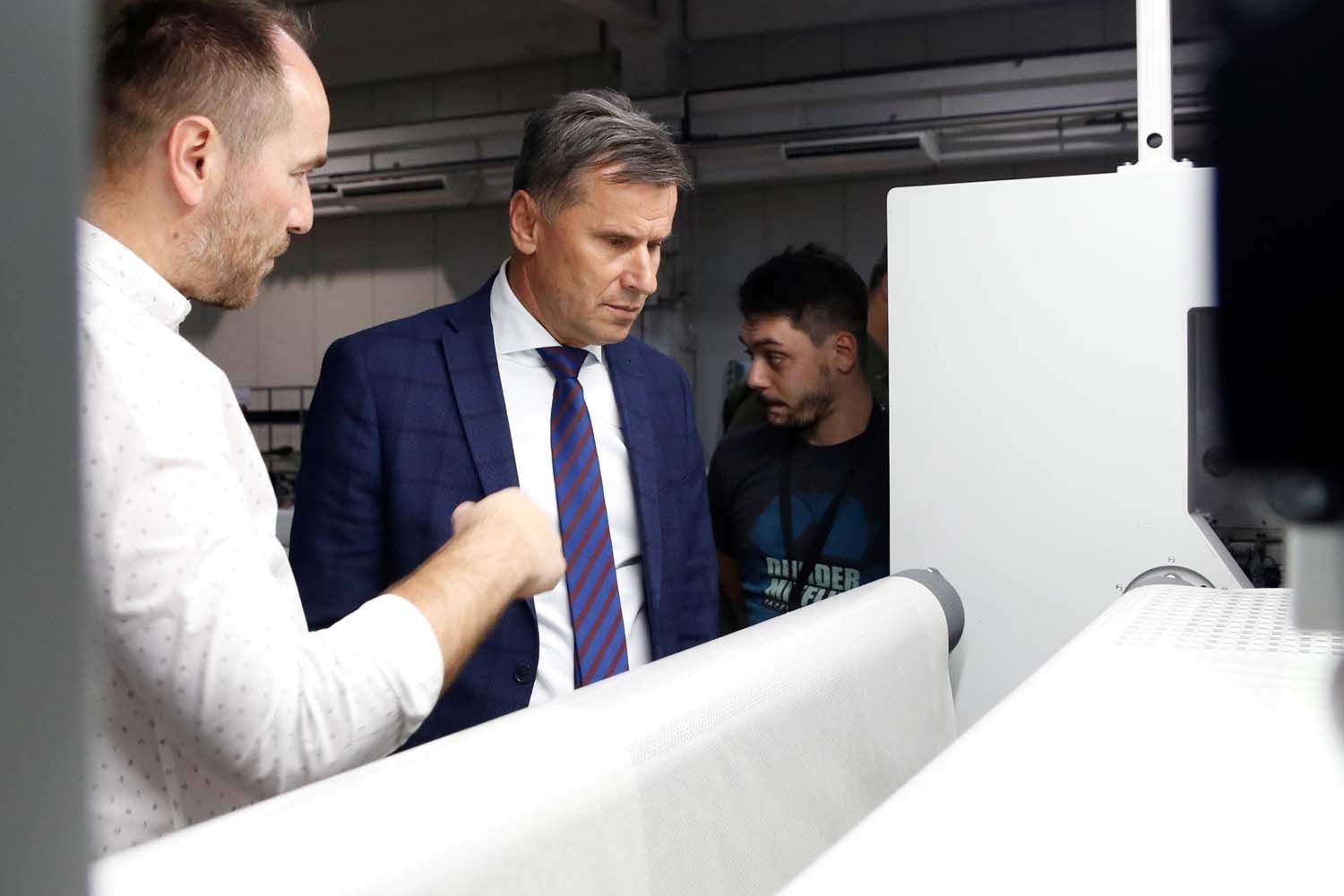 Novalić posjetio firmu koja će prva u BiH koristiti GMO u procesu farbanja tkanina