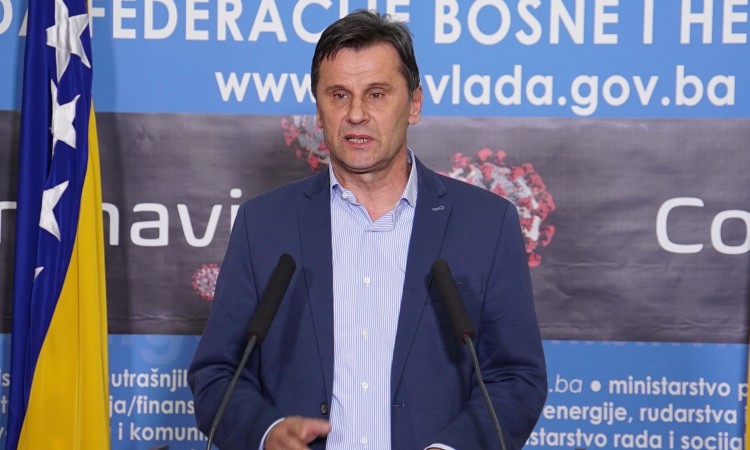 Novalić pozvao na istragu: Solak potpisao odluku o nabavci respiratora