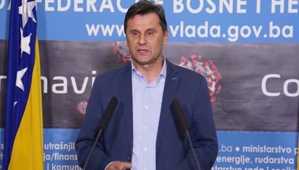 Novalić pozvao na istragu: Solak potpisao odluku o nabavci respiratora