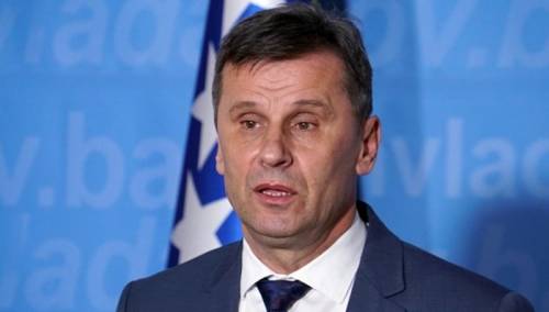 Novalić predložio uvrštavanje medijskih radnika u prioritete za vakcine