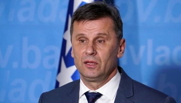 Novalić predložio uvrštavanje medijskih radnika u prioritete za vakcine