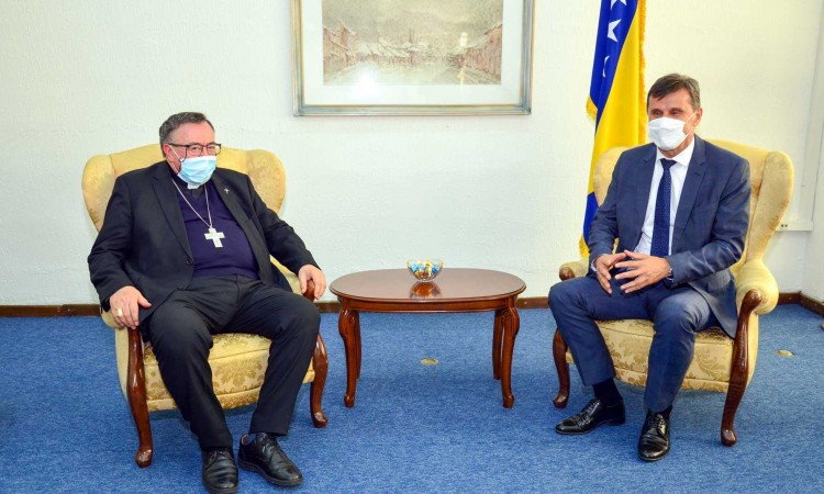 Novalić razgovarao s kardinalom Puljićem o aktuelnoj situaciji