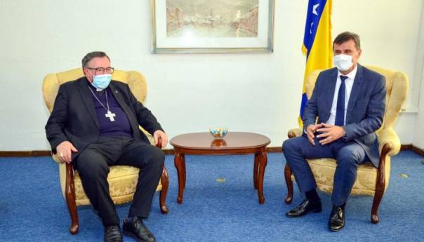 Novalić razgovarao s kardinalom Puljićem o aktuelnoj situaciji