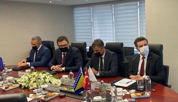 Novalić s čelnicima Exim Bank o aerodromu u Bihaću i autoputu