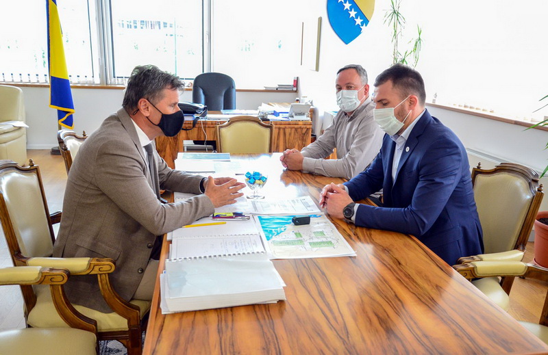 Novalić s ministrom privrede KS o nastavku pomoći i projektima