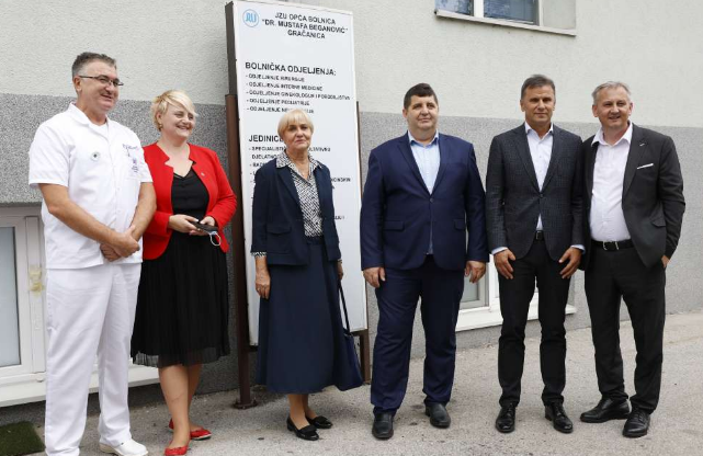 Novalić s predstavnicima ministarstava zdravstva TK i FBiH posjetio Opću bolnicu u Gračanici 