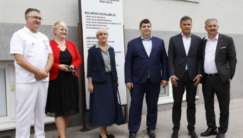 Novalić s predstavnicima ministarstava zdravstva TK i FBiH posjetio Opću bolnicu u Gračanici