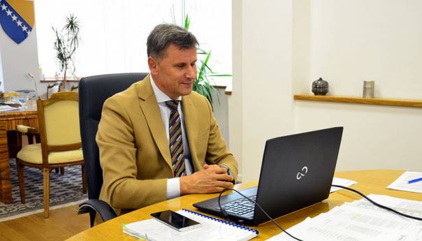 Novalić sa MMF-om: Stalan rast pokrivenosti uvoza izvozom