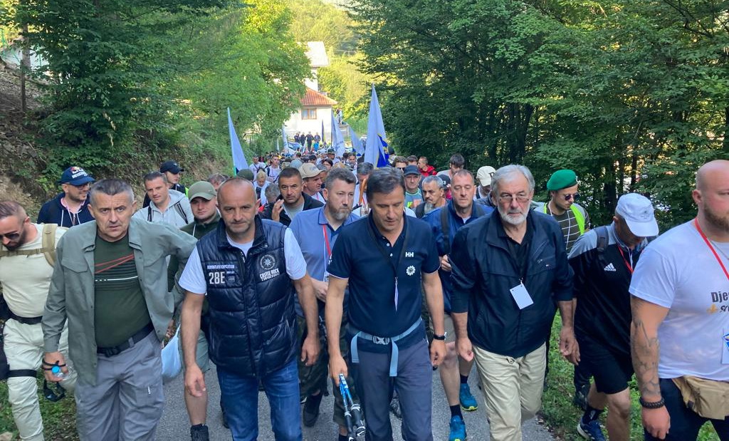 Novalić se pridružio Maršu mira: Najbolnije stranice naše historije