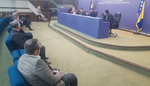 Počeo sastanak s Novalićem u Vladi: Traži se rješenje