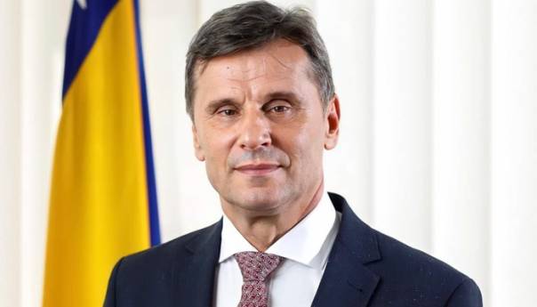 Novalić: Susramljeni Forto barem da se izvini građanima