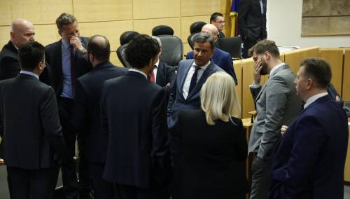 Novalić u Parlamentu predstavio budžet i fiskalne zakone