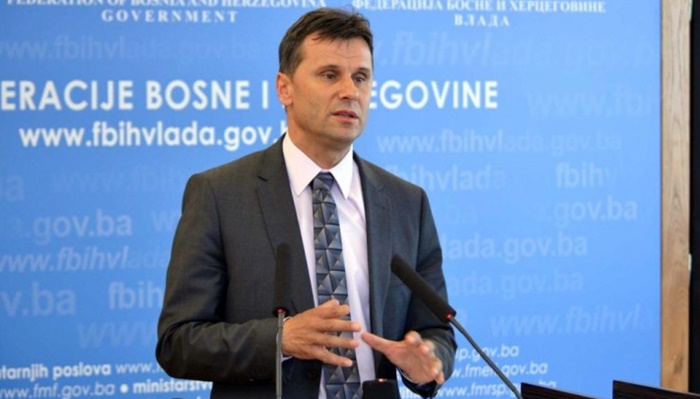 Novalić: Vlada naredila smanjenje cijena nafte, niko ne smije profitirati od krize