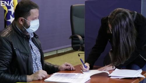 Novčane nagrade nadarenim učenicima i studentima bez roditelja ili iz socijalno ugroženih porodica