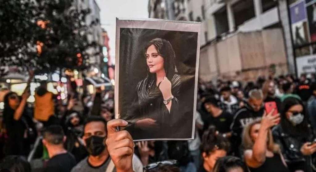 Nove britanske sankcije iranskim zvaničnicima na godišnjicu smrti Mashe Amini