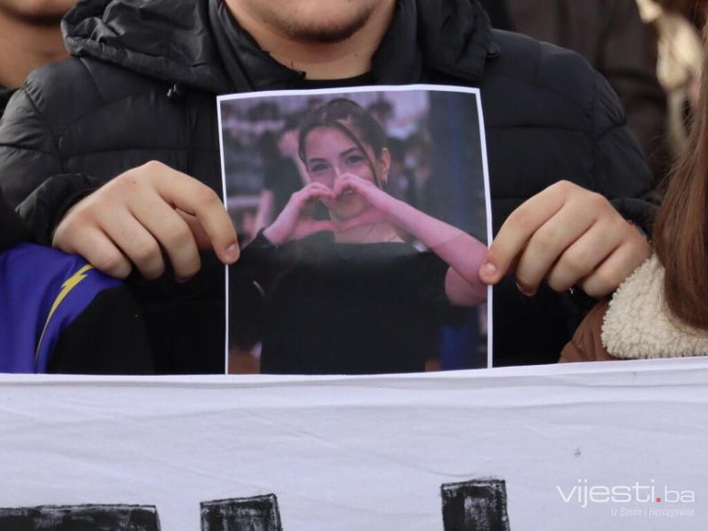 Nove informacije iz bolnice: Ella je stabilnog stanja!