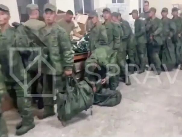 Sjevernokorejski vojnici pokušavaju naučiti komande na ruskom, uskoro kreću u borbu