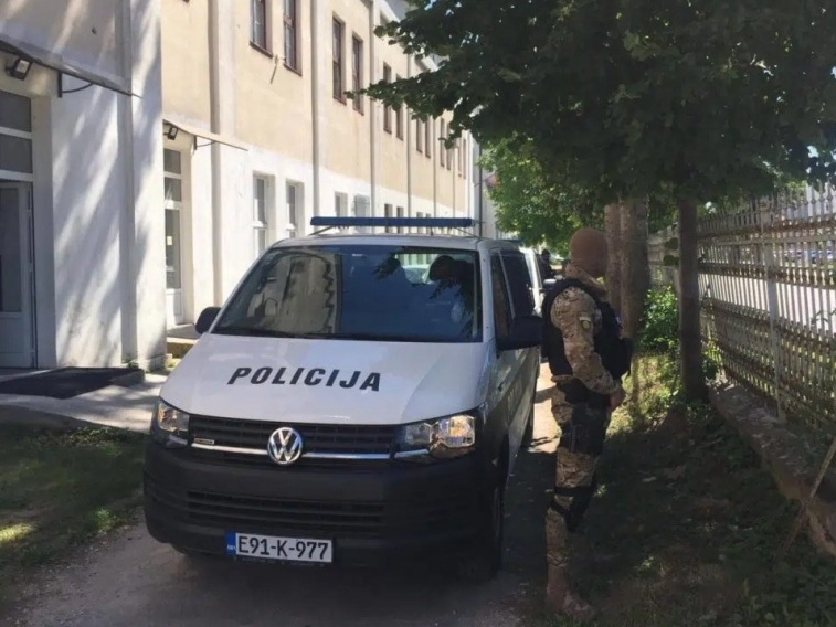 Nove lažne dojave o bombama u osnovnim školama u Jajcu