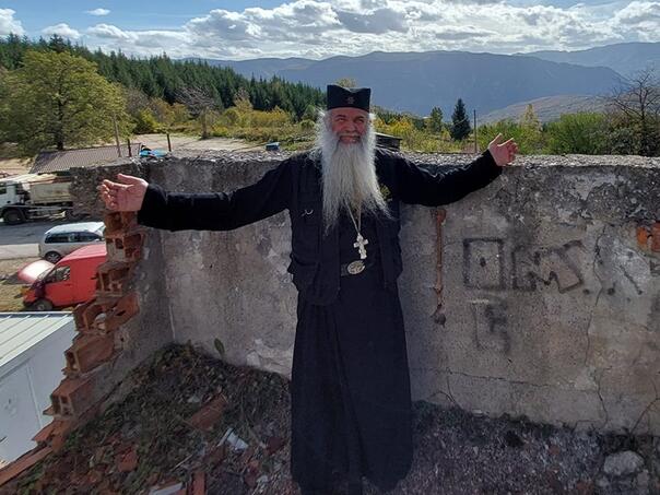 Nove provokacije u Srebrenici, mještani ogorčeni na sveštenika