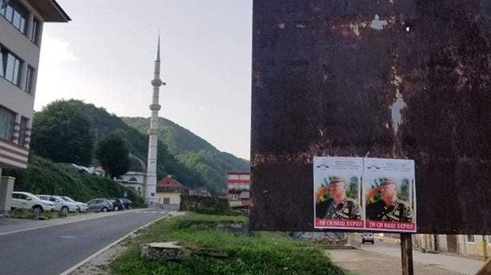 Nove provokacije u Srebrenici: Plakati zločinca Mladića