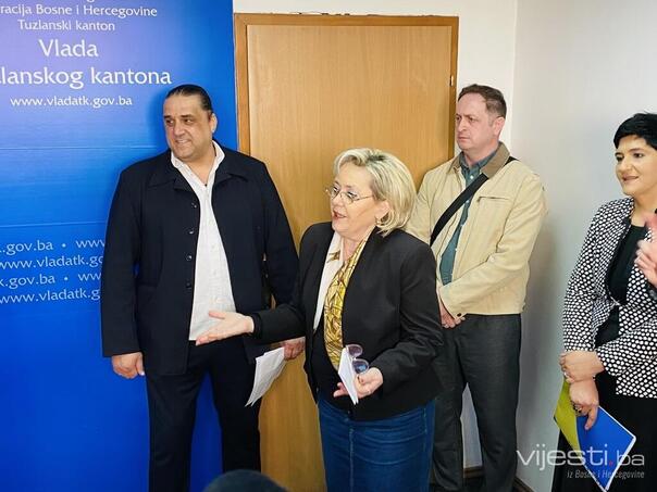 Vlada TK odbacuje optužbe, doktori pozivaju na javni duel