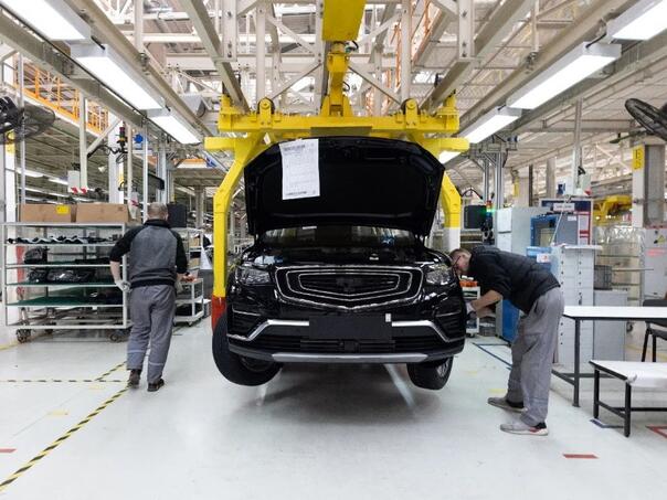 Nove Trumpove carine odrazit će se na automobilsku i vojnu industriju Srbije