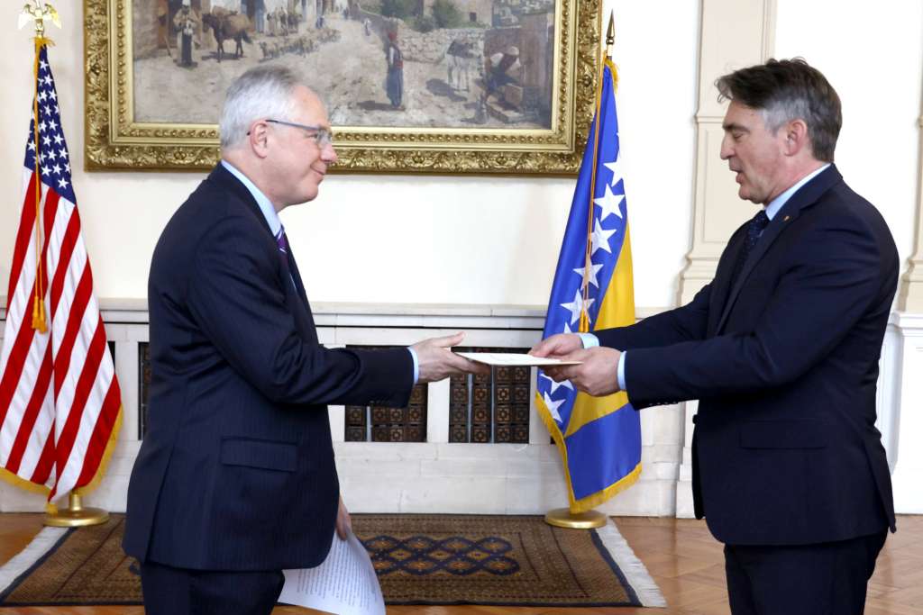 Novi američki ambasador Murphy predao akreditive Komšiću