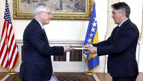 Novi američki ambasador Murphy predao akreditive Komšiću