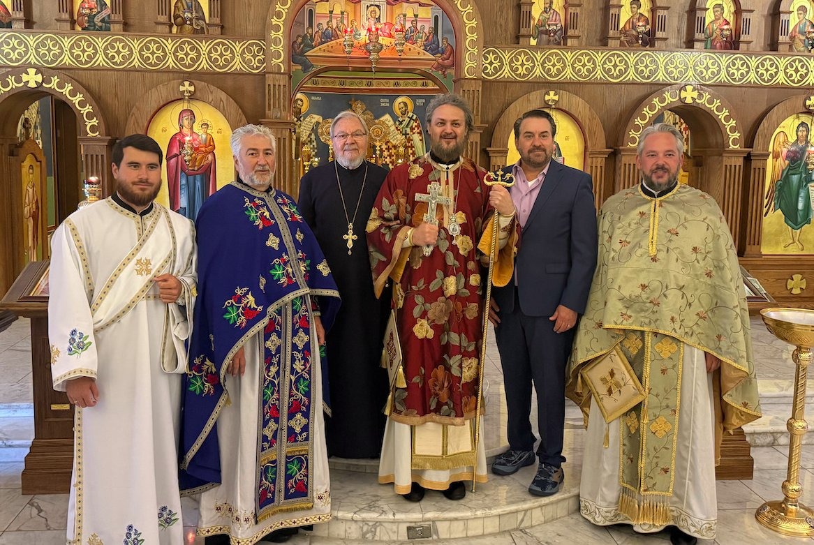 Novi američki ambasador pred put u Srbiju s vladikom koji podržava studente