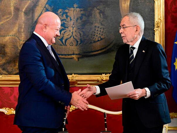 Novi austrijski kancelar: Tihi 64-godišnjak bez prethodnog ministarskog iskustva