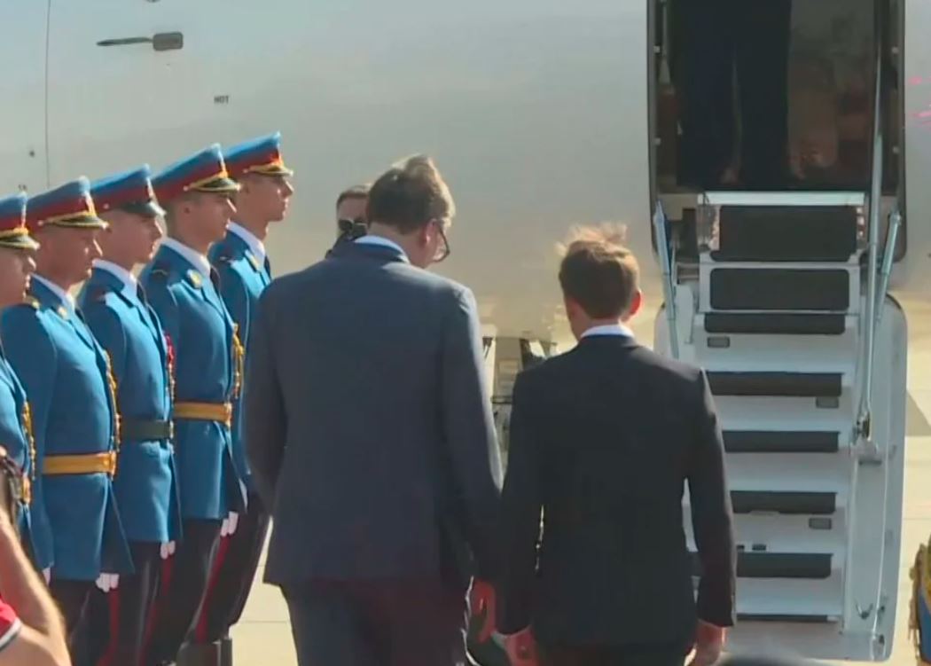 Novi avion za Vučića od 50 miliona eura dok prosvjetari čekaju plate