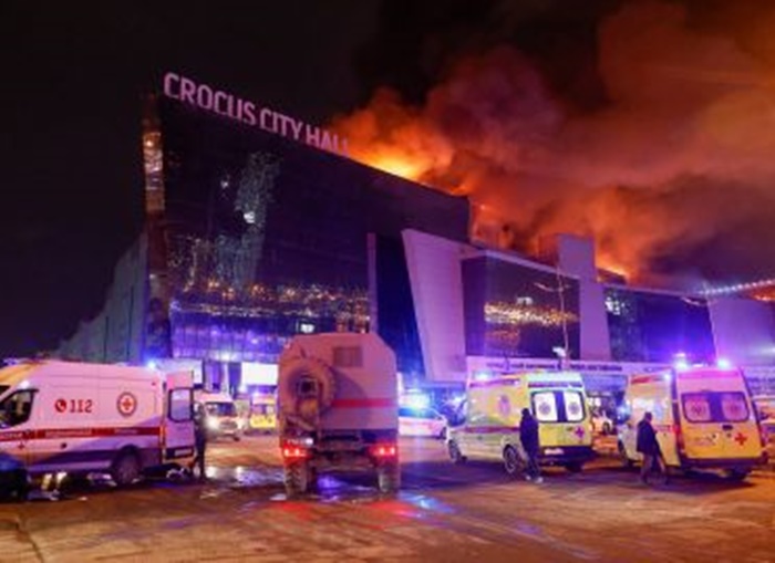 Novi detalji napada u Moskvi: Urušava se krov zgrade, broj mrtvih porastao na 40